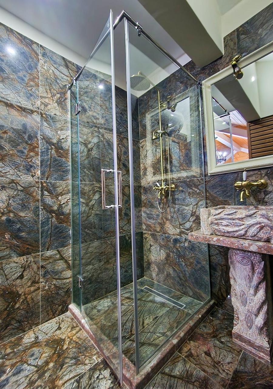 Villa Parku Rinia คอร์เชอ ภายนอก รูปภาพ